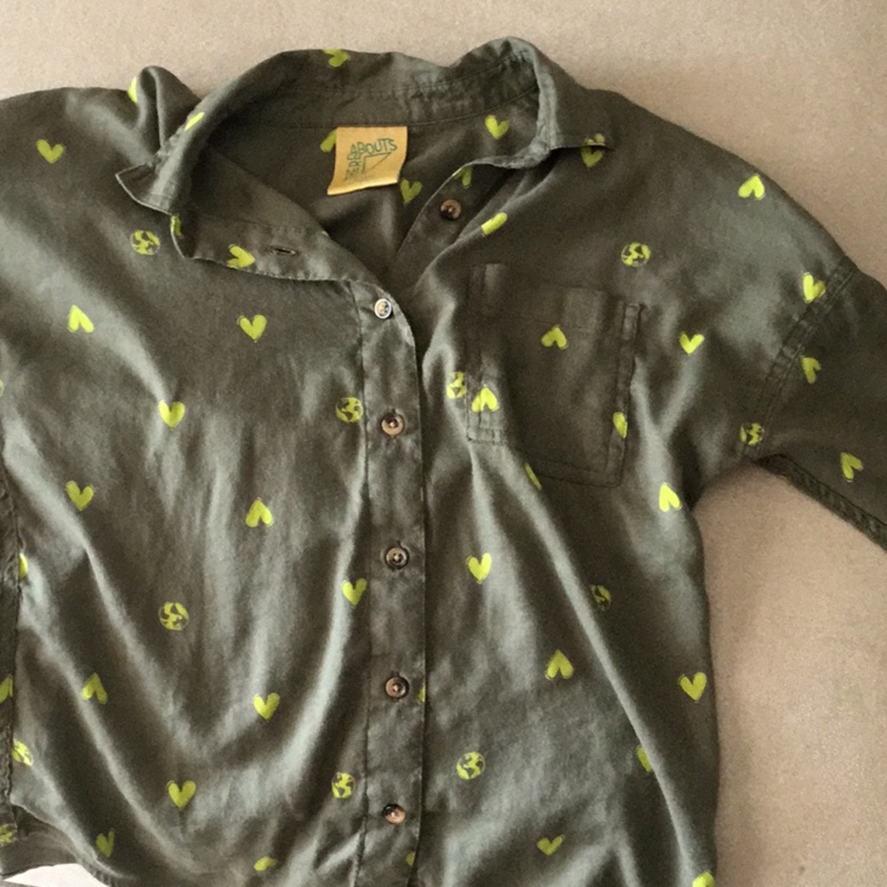 Navy green and light green heart\earth button down!Long sleeved